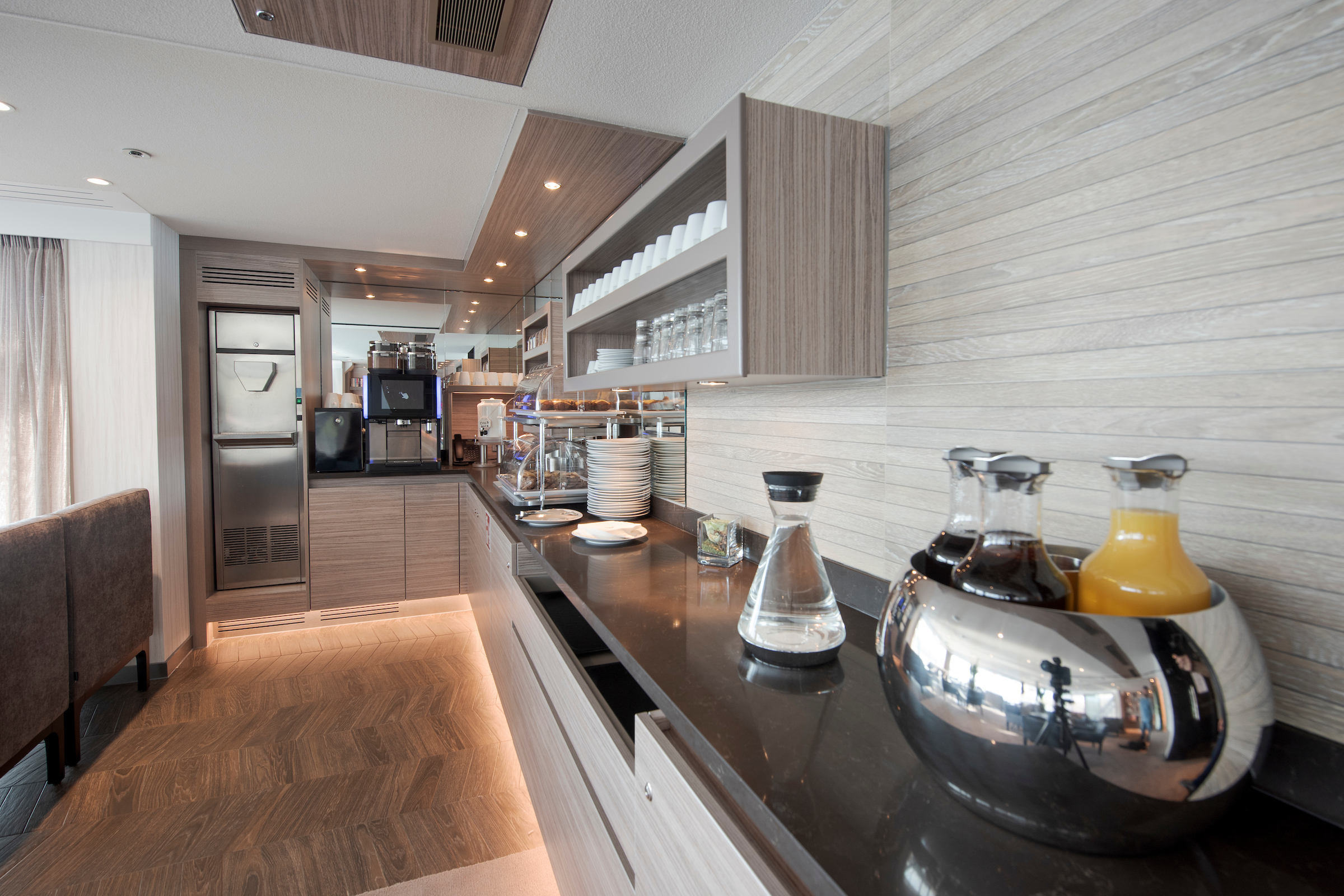 Avalon Waterways_Avalon Envision_Club Lounge_29.jpg
